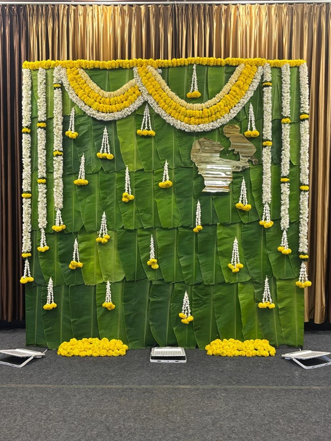Elegant banana Leaf Decor