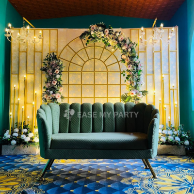 Luxury Antique Gold Arched Grid Wedding Stage Decor – Bangalore